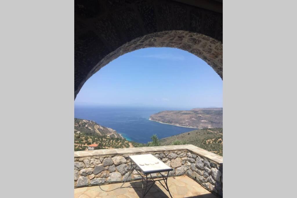 אראופוליס Πύργος Παραδοσιακός Με Μαγευτική Θέα - Villa Traditional Tower With Amazing Sea View מראה חיצוני תמונה
