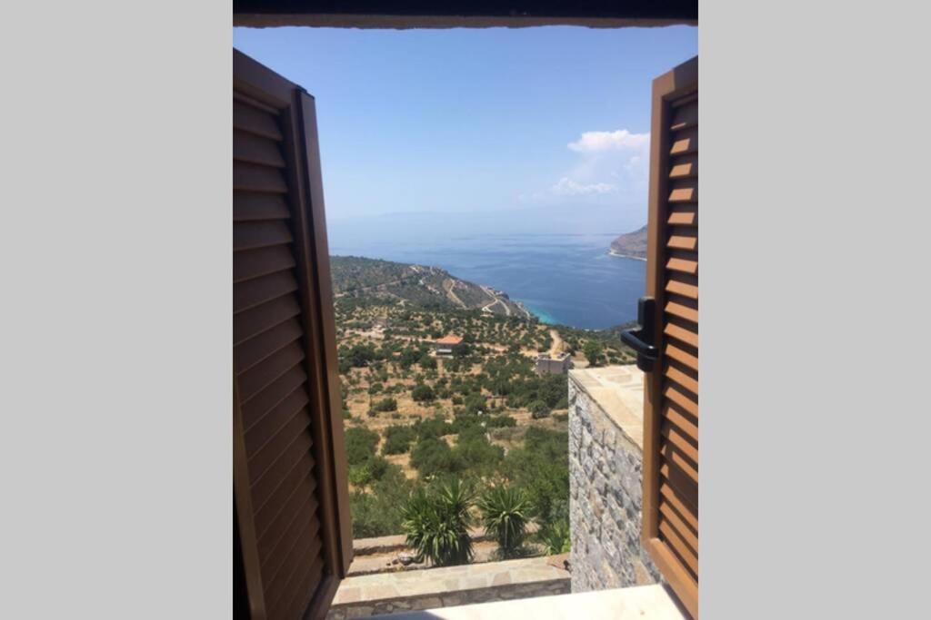 אראופוליס Πύργος Παραδοσιακός Με Μαγευτική Θέα - Villa Traditional Tower With Amazing Sea View מראה חיצוני תמונה