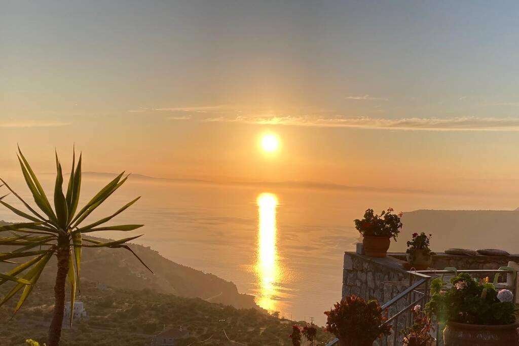 אראופוליס Πύργος Παραδοσιακός Με Μαγευτική Θέα - Villa Traditional Tower With Amazing Sea View מראה חיצוני תמונה